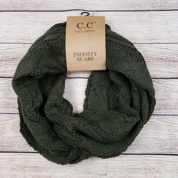 Solid cable knit C.C infinity scarf - Picture 3 of 3